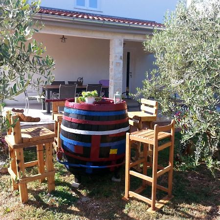 Holiday Home Hrast Debeljak Екстериор снимка
