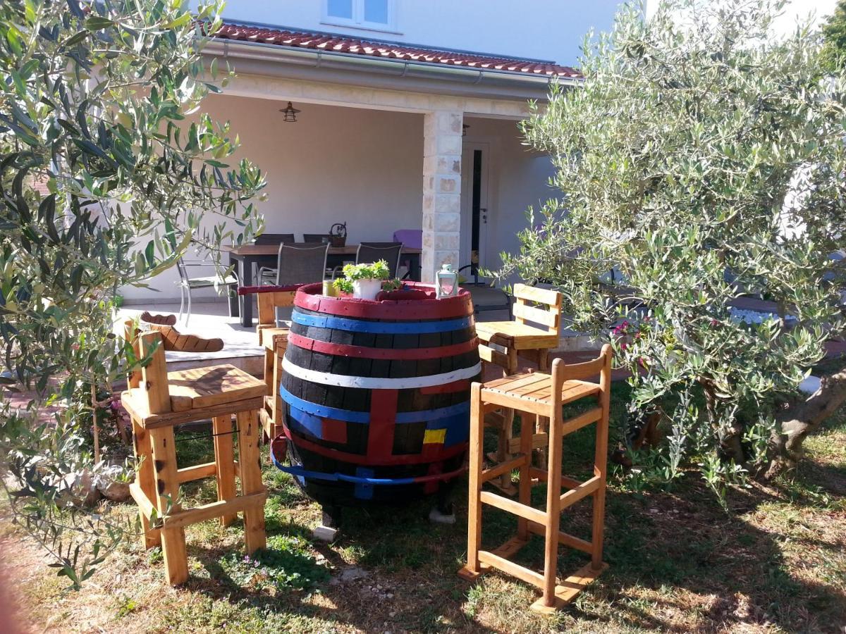 Holiday Home Hrast Debeljak Екстериор снимка