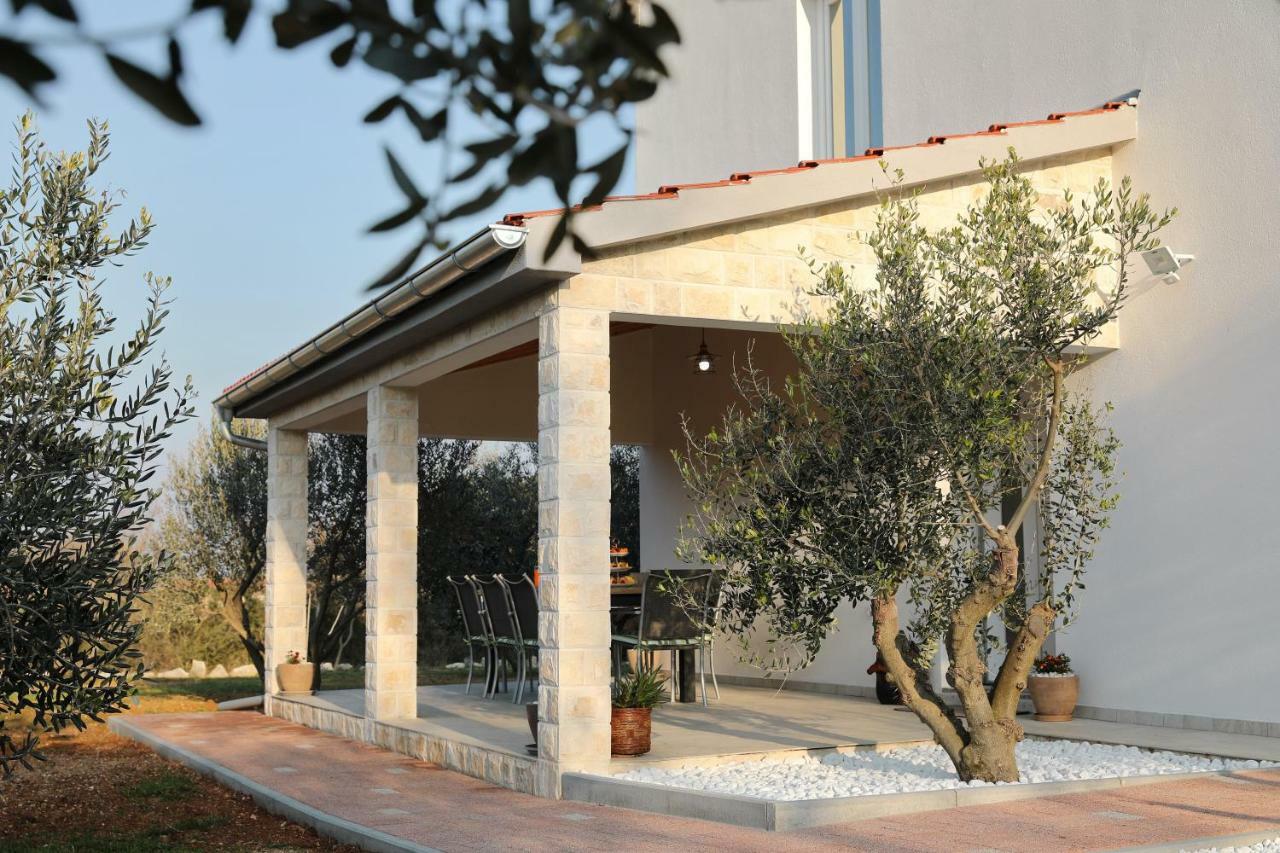 Holiday Home Hrast Debeljak Екстериор снимка