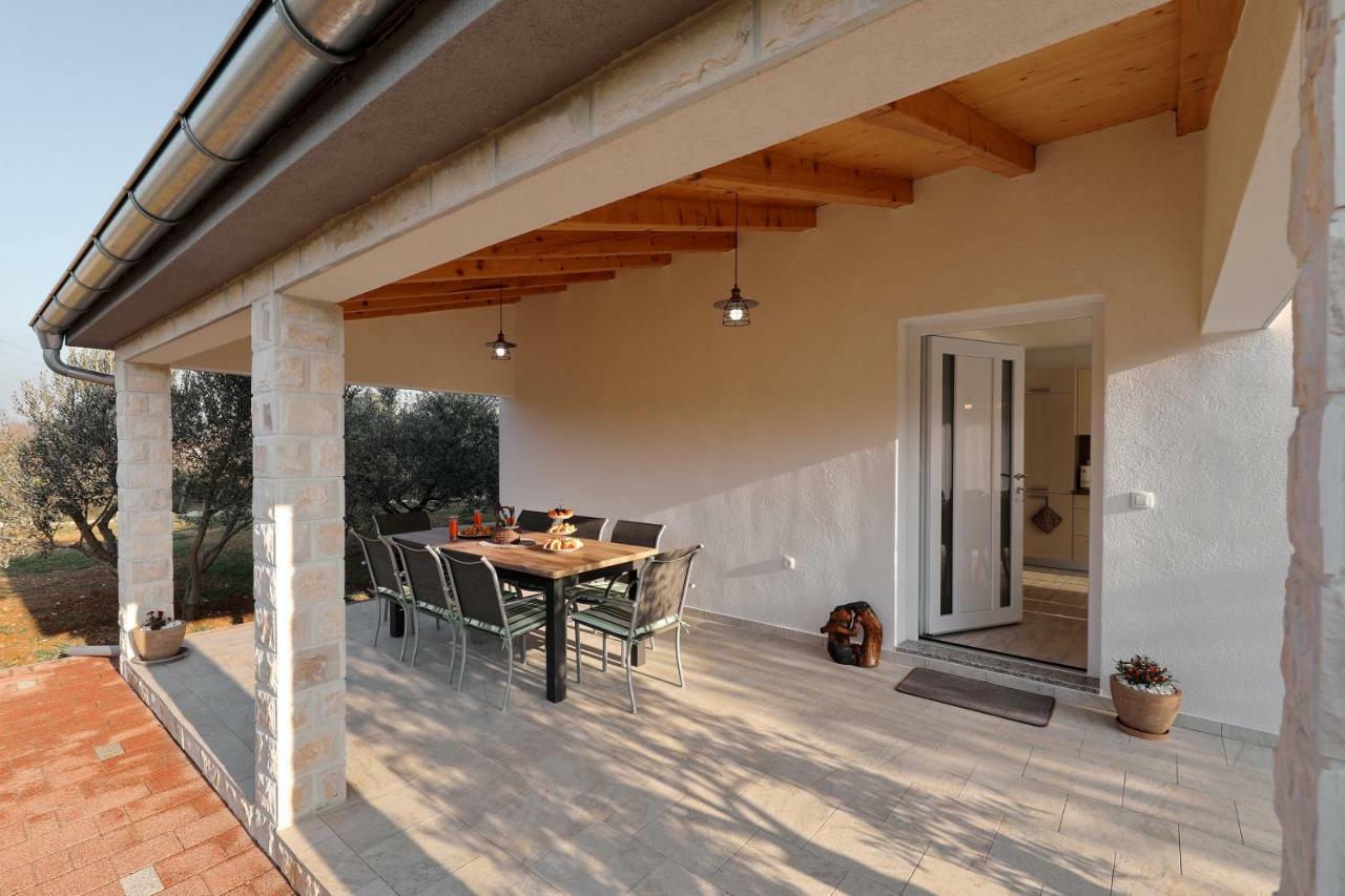 Holiday Home Hrast Debeljak Екстериор снимка