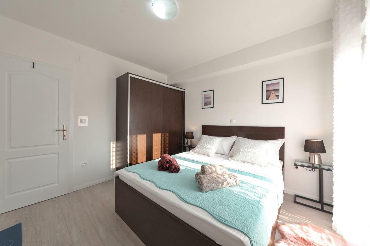 Holiday Home Hrast Debeljak Екстериор снимка