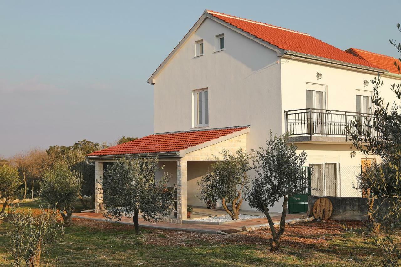 Holiday Home Hrast Debeljak Екстериор снимка