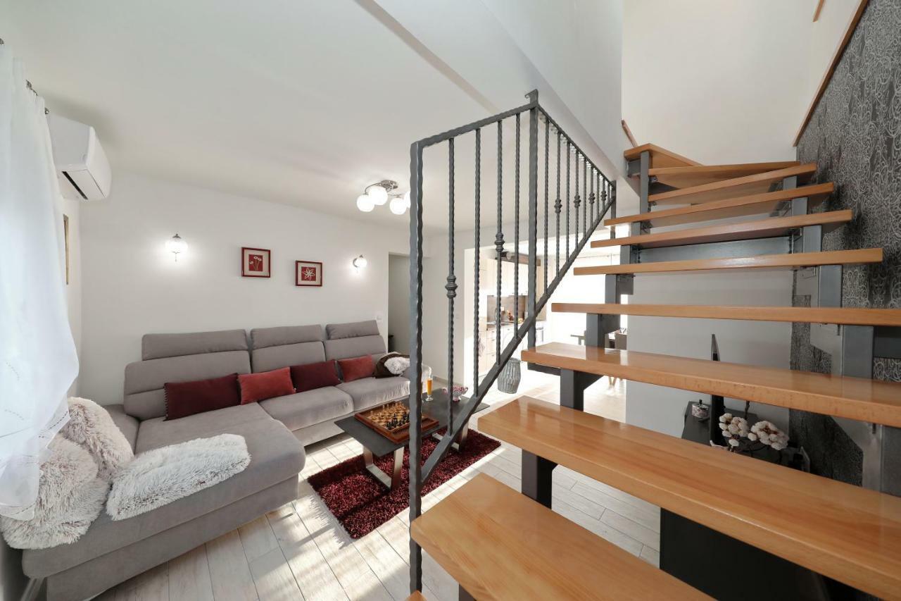 Holiday Home Hrast Debeljak Екстериор снимка