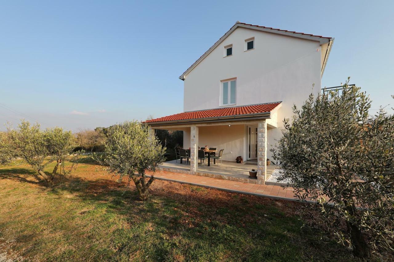 Holiday Home Hrast Debeljak Екстериор снимка