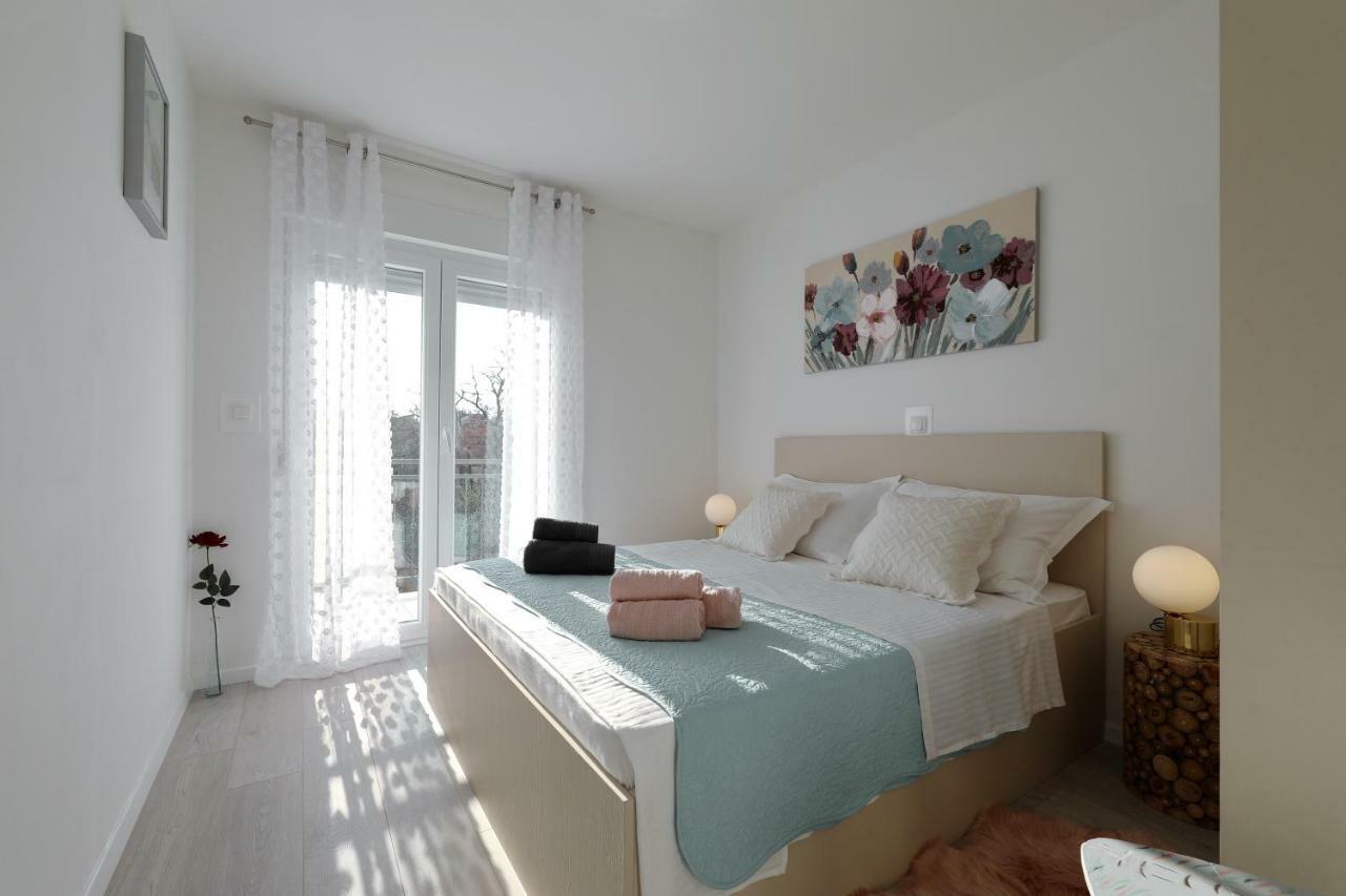 Holiday Home Hrast Debeljak Екстериор снимка