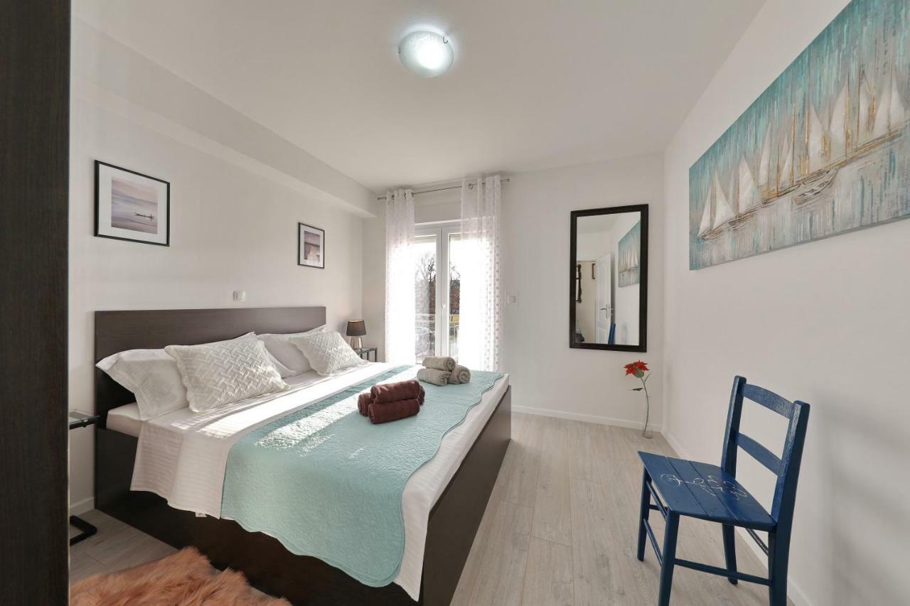 Holiday Home Hrast Debeljak Екстериор снимка