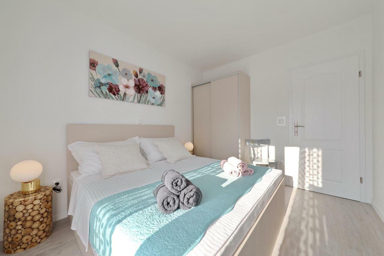 Holiday Home Hrast Debeljak Екстериор снимка