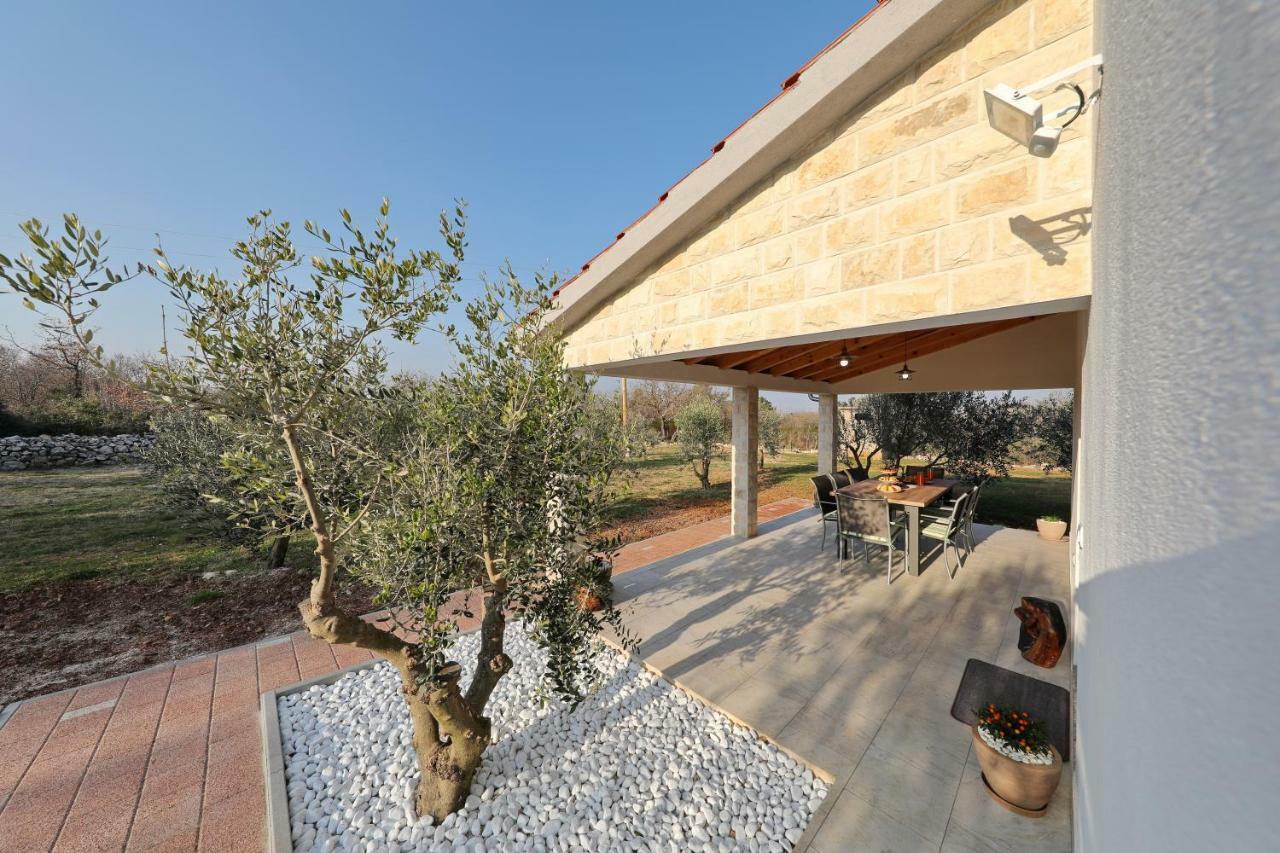 Holiday Home Hrast Debeljak Екстериор снимка