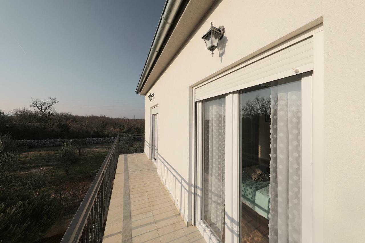 Holiday Home Hrast Debeljak Екстериор снимка